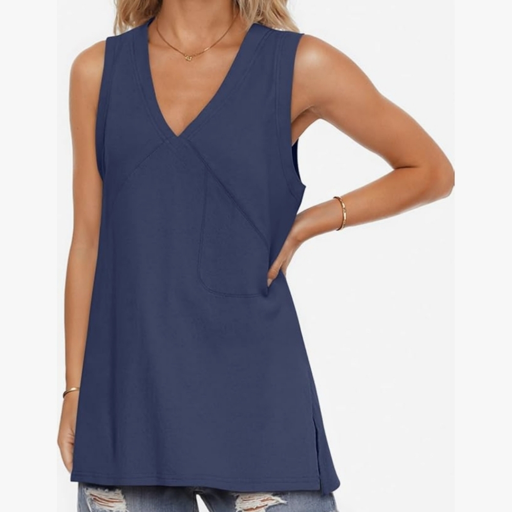 Women's oversized sporty tank top.